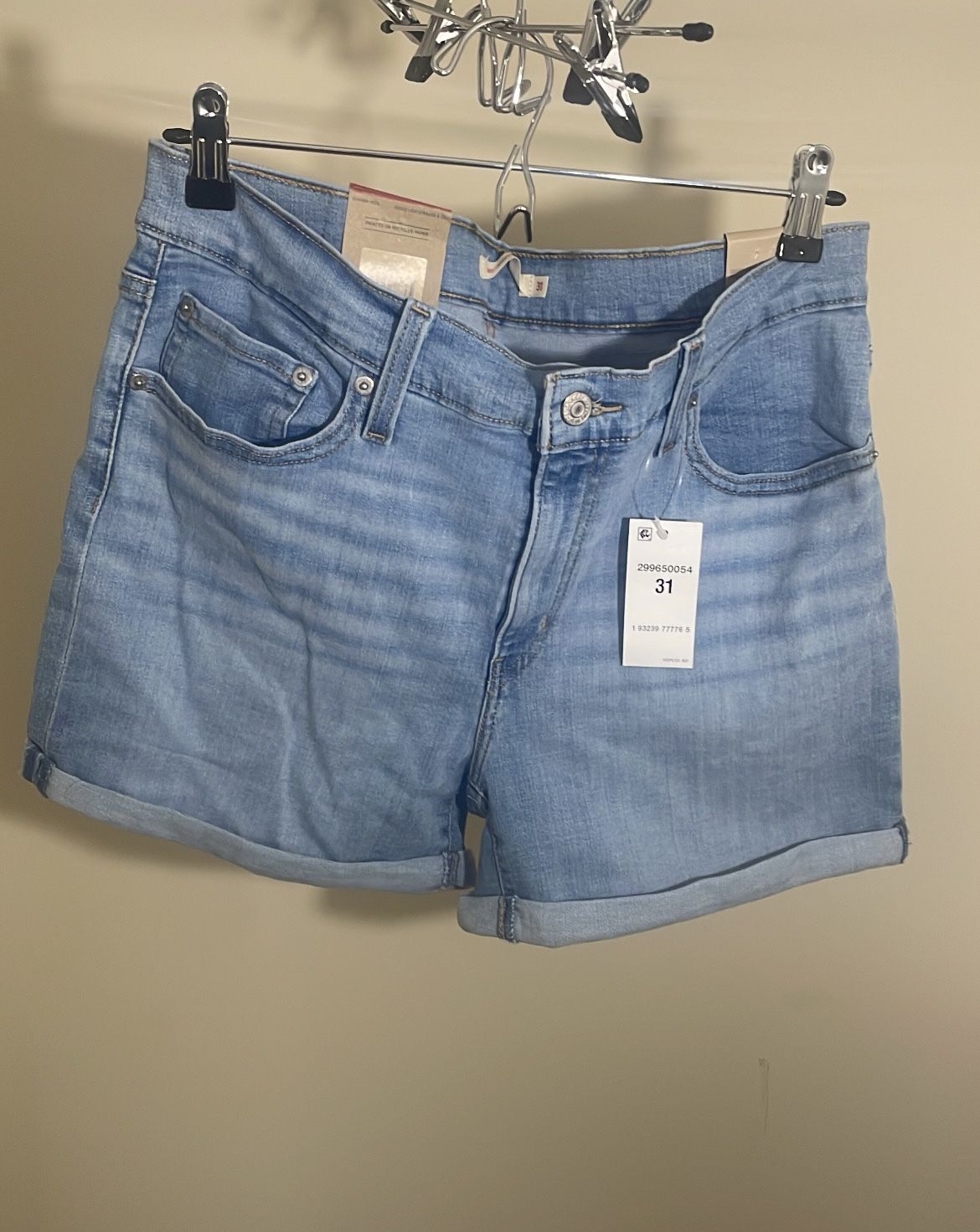 New Levi’s MID-LENGTH SHORTS