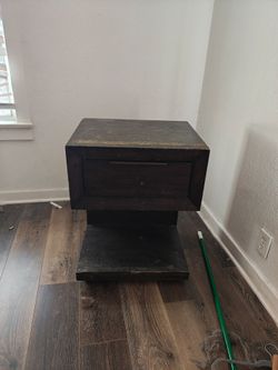 Bedroom Dresser w/matching Night Stands