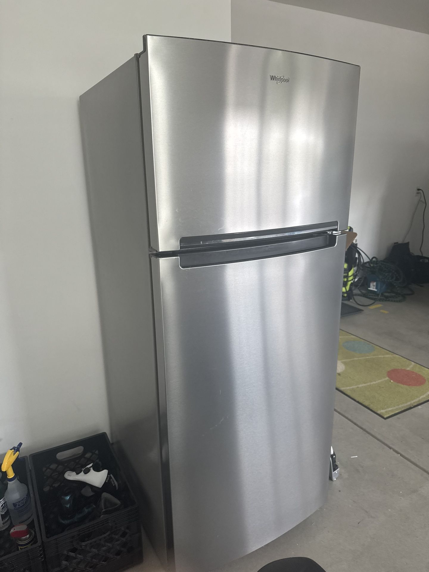Whirlpool 18cuft refrigerator $400
