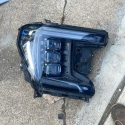 2021.  2024  GMC Yukon Denali Right Head Light 