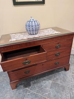 Chest of drawers