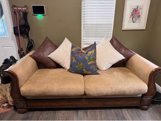 Gorgeous comfy couch