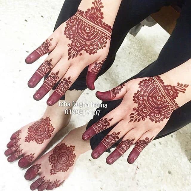 Henna tattooing