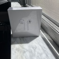 White Bluetooth AirPod 2nd Generation With MagSafe Case
