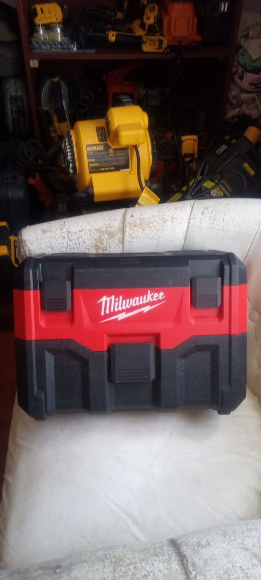 Vacuum Milwaukee M18