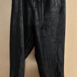 WOMEN BLACK LEATHERETTE BEBE CROP JOGGERS, SIZE XS
