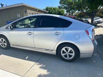 Prius  hybrid  2013 silver gray