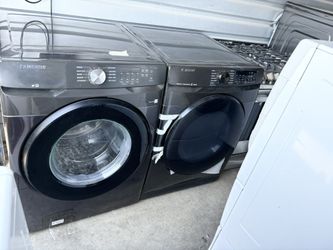 New Out Box Samsung Washer/Dryer Gas Set 