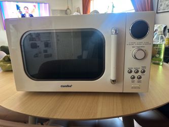 Vintage Style Comfee Microwave