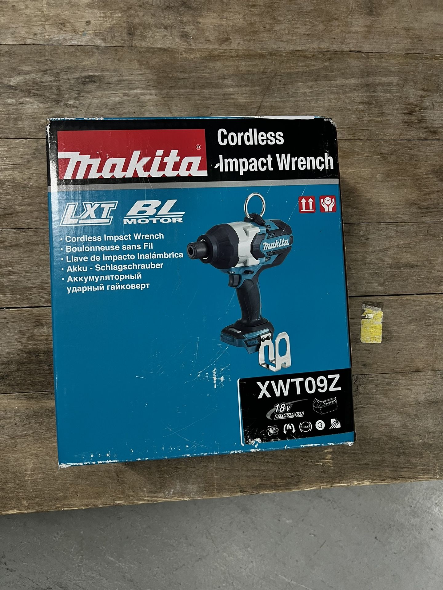 Makita Cordless Impact Wrench 1/2 Inch