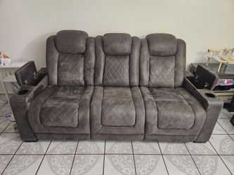 Like New Recliner Couch