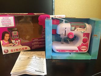 SINGER E Z Stitch Toy Sewing Machine