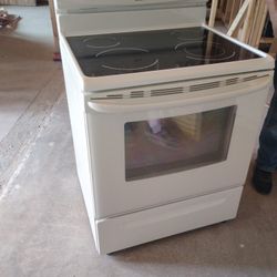 Kenmore Electric Glass Top Range. 