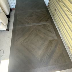 *Beautiful Herringbone Style Table with Leaf!*