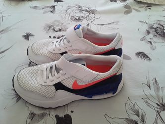 BRAND NEW NIKES AIRMAX