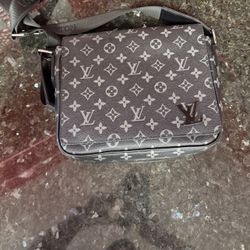 LV messenger Bag