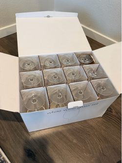 12 White Wine Glasses – Set of 12 – Excellent Condition