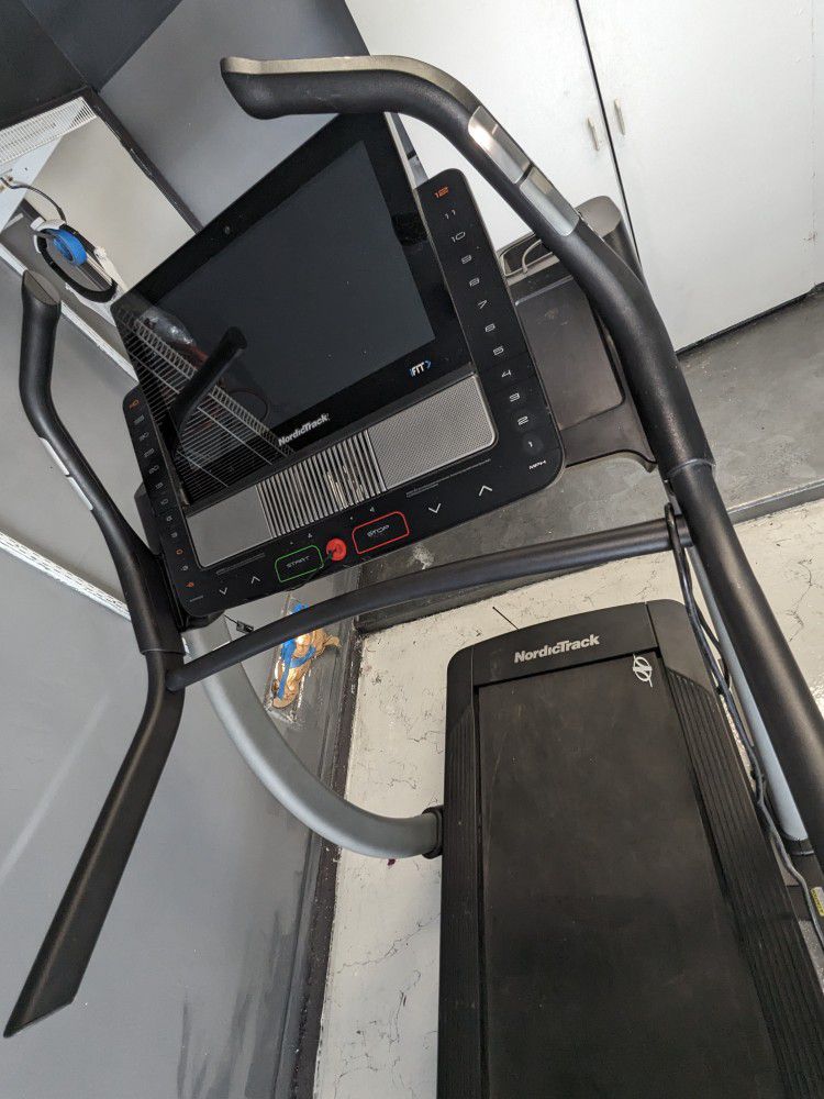 Nordictrack X22i incline treadmill