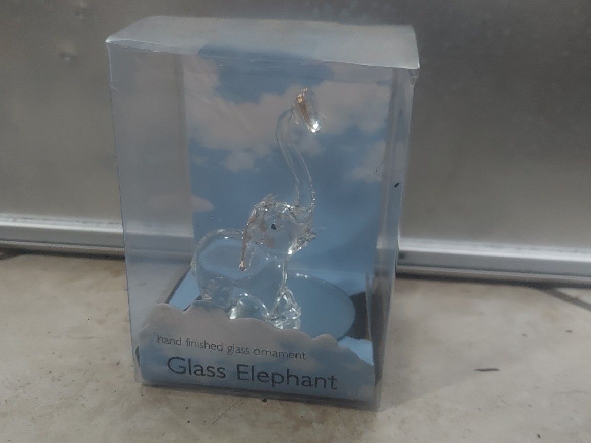 Hand Finished Glass Elephant Ornament