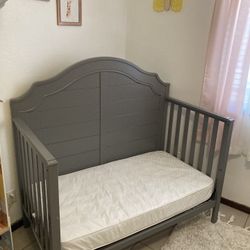 Crib/ Toddler Bed