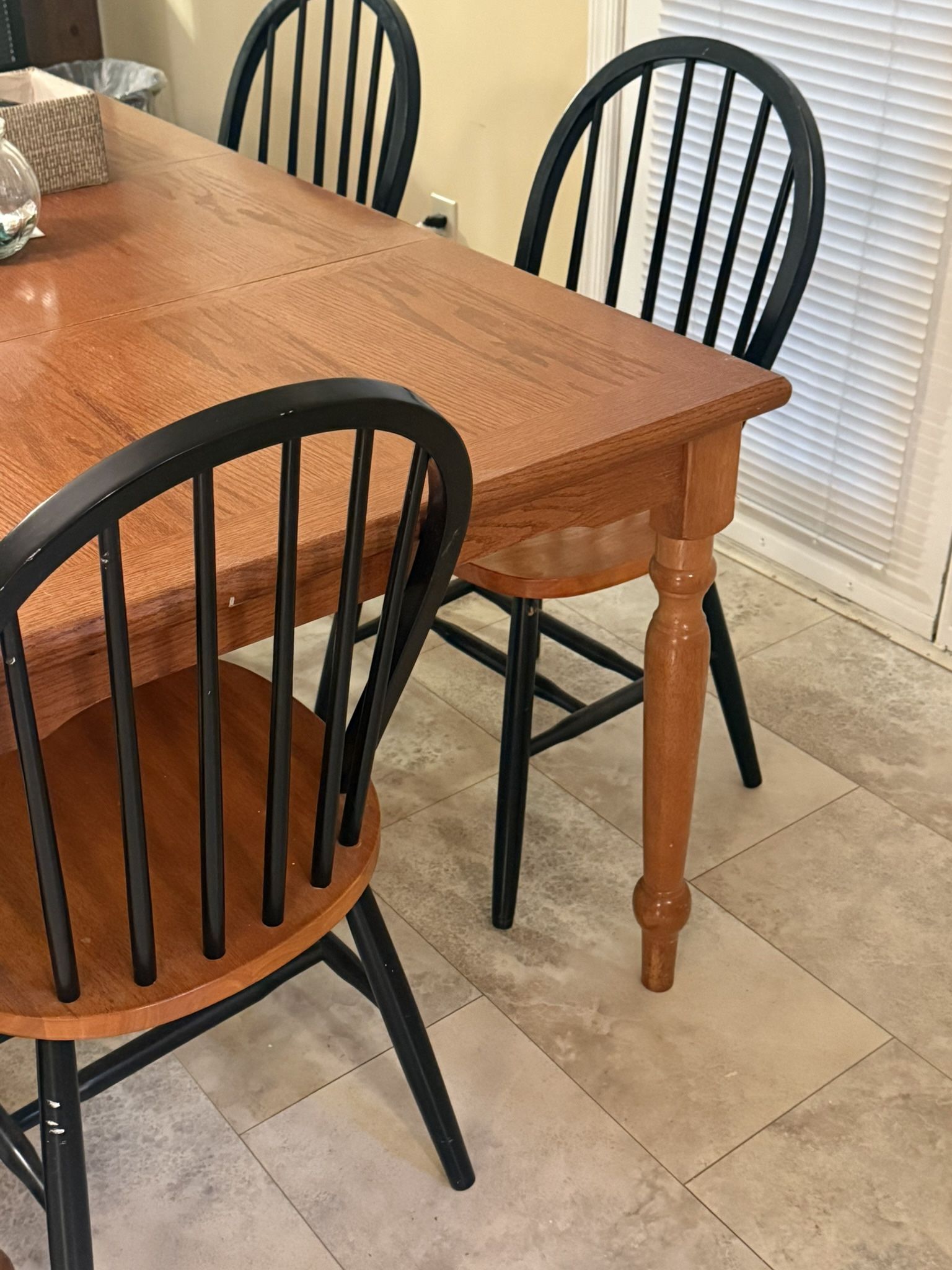 Casual Kitchen Table And Chairs