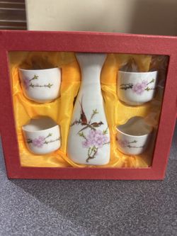 Japanese Ceramic Sake Set - Bottle and 4 Cups, Brand New