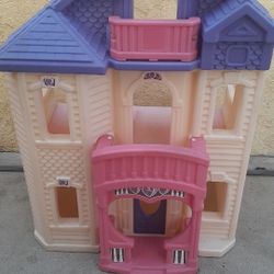 VINTAGE DOLL HOUSE