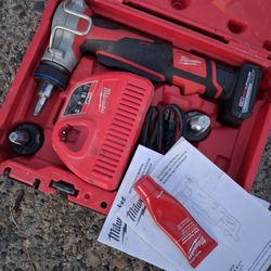 Milwaukee 2472 M12 Pex Exspansion Tool Excelent Con For Pick Up Fremont Sea. No low ball offers please. No trades. Yes I have it please don't ask.
