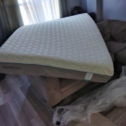 Queen Size Tempurpedic Mattress 