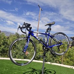 Kids FUJI road Bike With Lots Of Extras