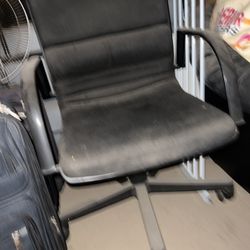 Computer Chair  Just Needs Cleaning