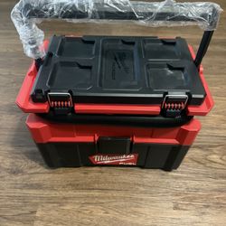 NEW Milwaukee M18 FUEL PACKOUT 18-Volt Lithium-Ion Cordless 2.5 Gal. Wet/Dry Vacuum (Vacuum-Only)