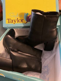 Sophia Taylor. Never Worn. Size 9