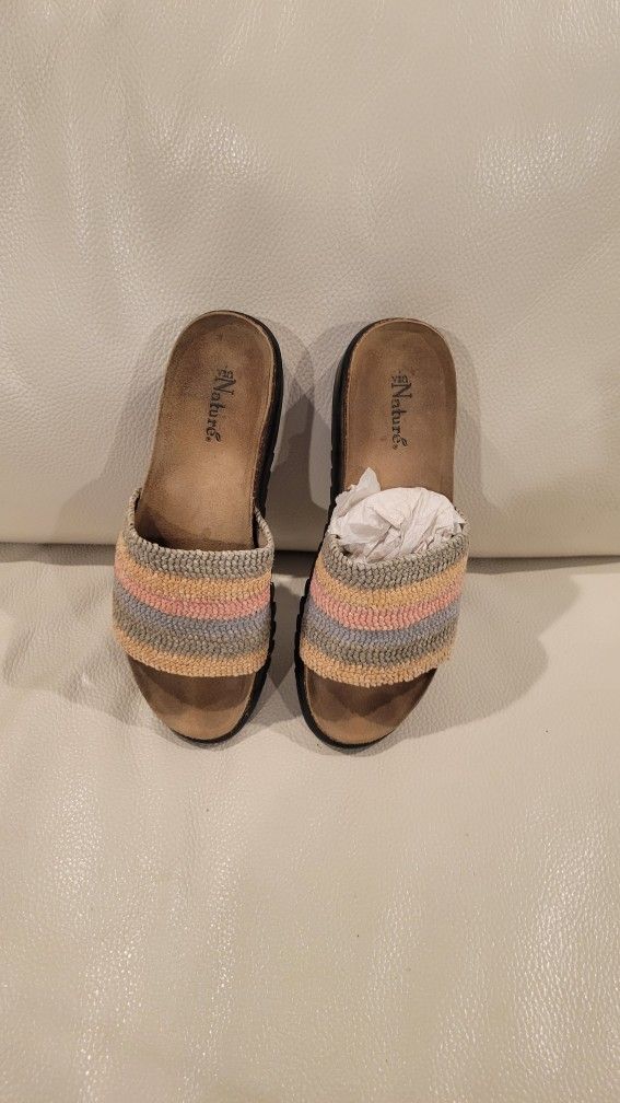 NATURE ALL LEATHER SEUDE INNER SOLES AND STRAW MULIT COLOR TOP SIP ON FORM FITTING