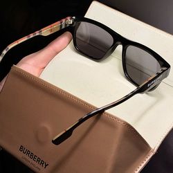 Awesome 😎 !! Like New Burberry Men's Sunglasses model BE4293  !