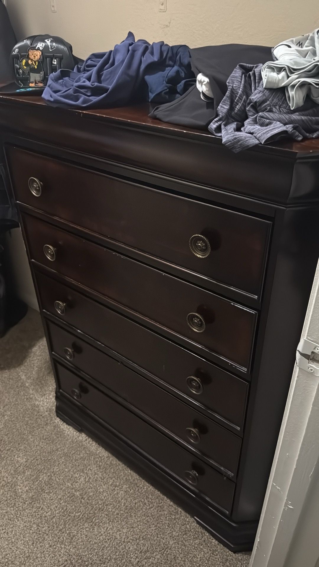 Chest of drawers