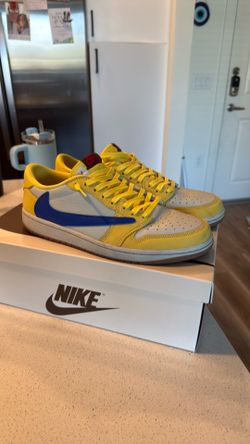 Travis Scott Jordan 1 low Canary 9.5M