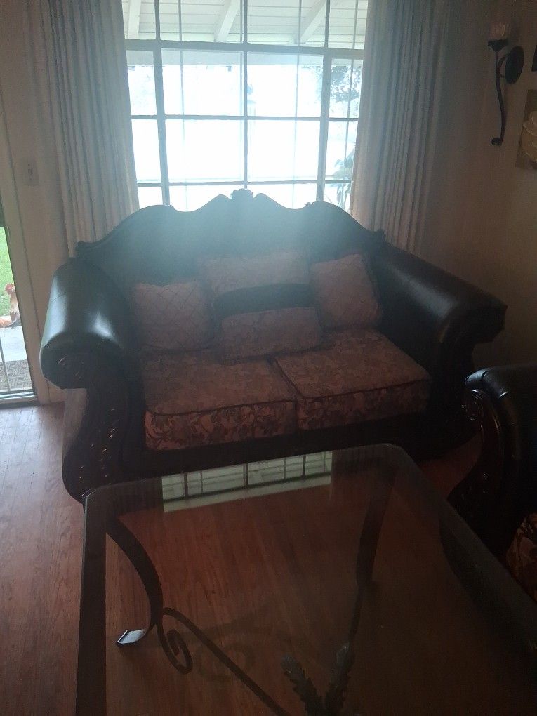 Juego De Sofas Y Mesa De Metal Cn Vidrio