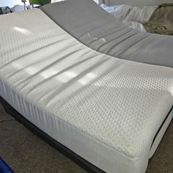 Split King Adjustable Bed + Casper Twin XL Mattresses – Like New!