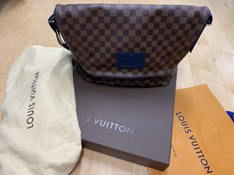 Louis Vuitton authentic messenger bag