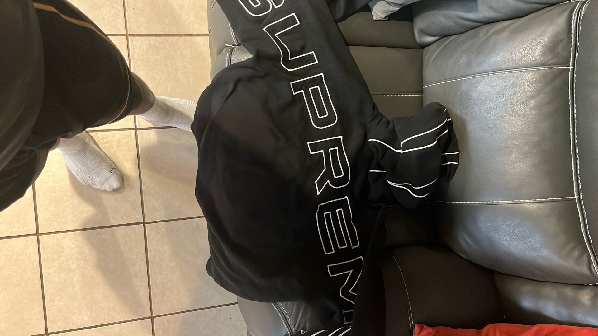 Black Supreme Hoodie 