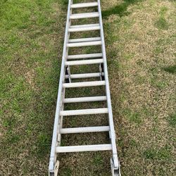 Escalera 28 pies aluminio usada buena condición