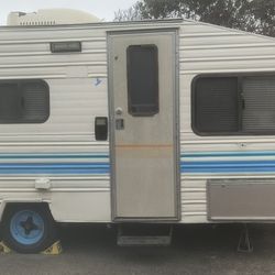 Vintage 1985 14 foot Komfort lite travel trailer