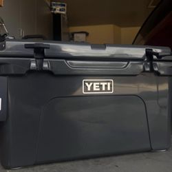 Yeti Tundra 45 Cooler Brand New