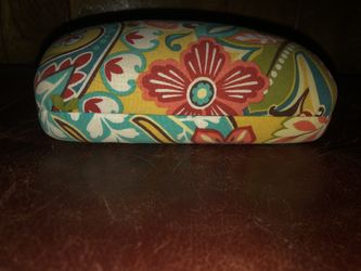 💥Vera Bradley floral hard clamshells sunglasses with case💥