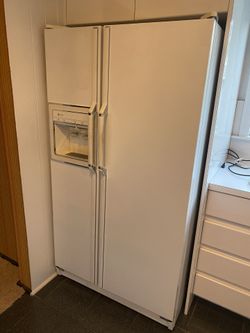 GE Profile Refrigerator White W/water And Ice