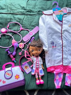 Doc McStuffins Doll and Playset bundle