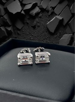 Emerald shape Diamond Earrings in 14k White Gold