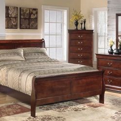 Alisdair Reddish Brown Sleigh Bedroom Set
