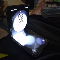 Samsung Galaxy Z Flip 5 5G FACTORY UNLOCKED